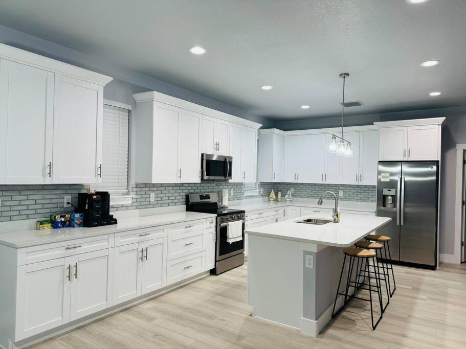 Brand New Tampa Oasis With Private Jacuzzi Retreat Villa Луц Екстериор снимка