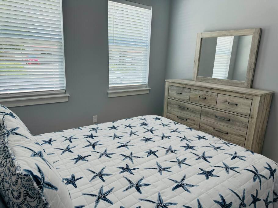Brand New Tampa Oasis With Private Jacuzzi Retreat Villa Луц Екстериор снимка