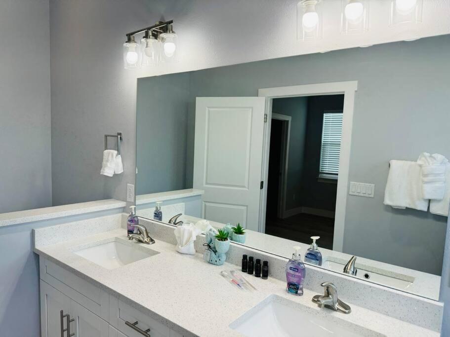 Brand New Tampa Oasis With Private Jacuzzi Retreat Villa Луц Екстериор снимка