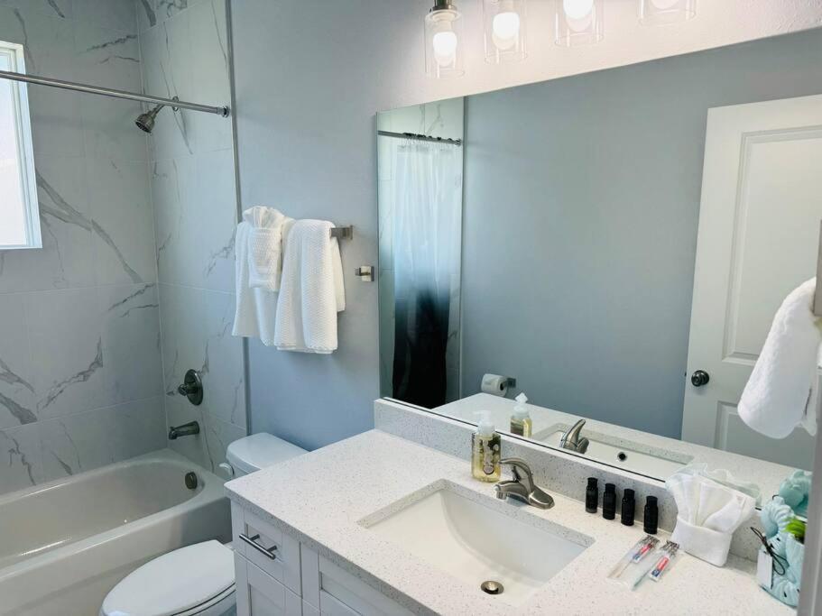 Brand New Tampa Oasis With Private Jacuzzi Retreat Villa Луц Екстериор снимка