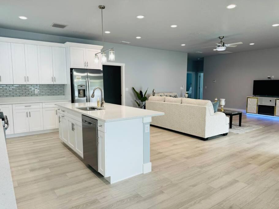 Brand New Tampa Oasis With Private Jacuzzi Retreat Villa Луц Екстериор снимка