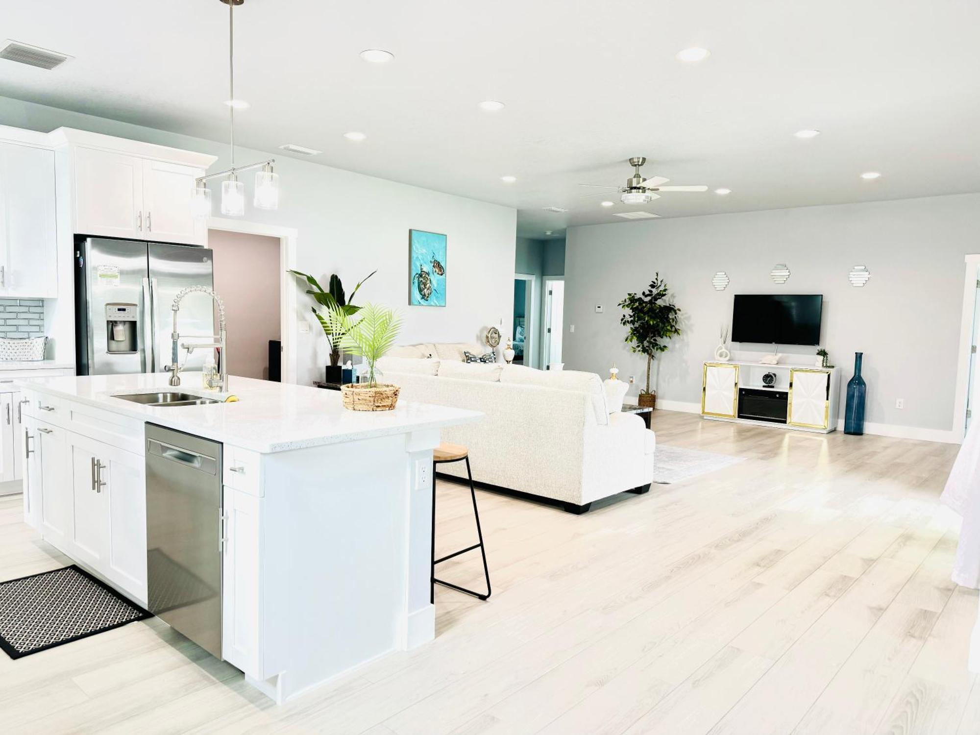 Brand New Tampa Oasis With Private Jacuzzi Retreat Villa Луц Екстериор снимка